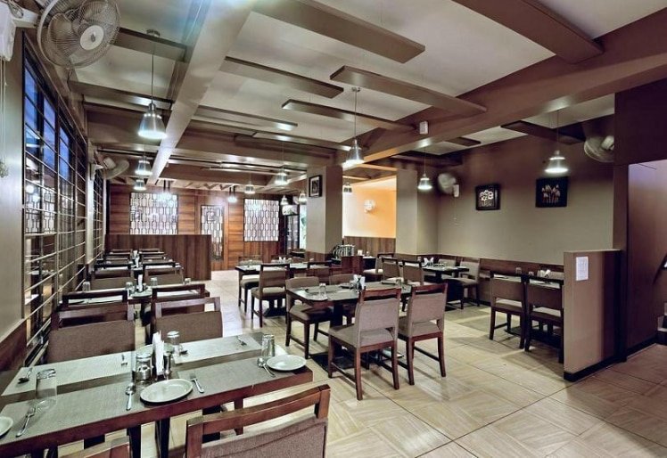 Weekender Restro Bar at Hotel Krishna International