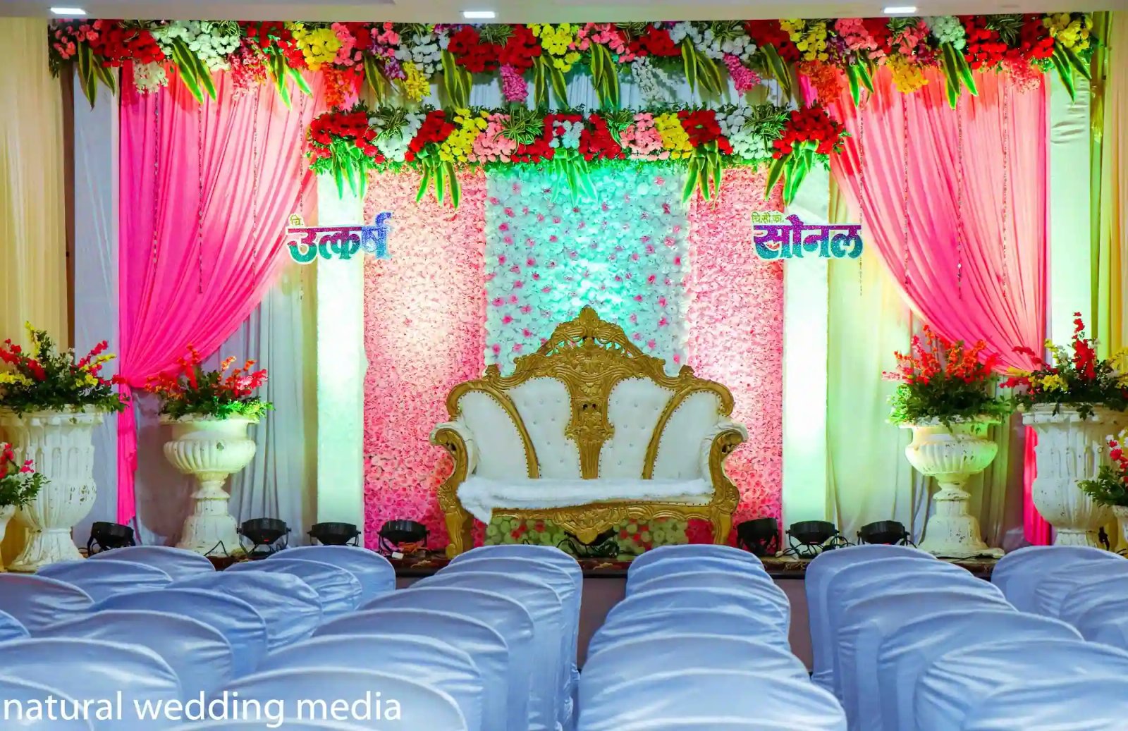 Banquet hall seating arrangement